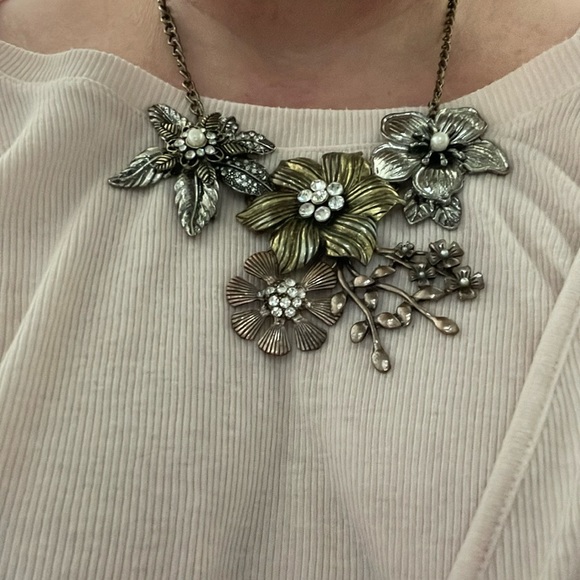 Necklace~crystals pearls rustic metal - Picture 5 of 8